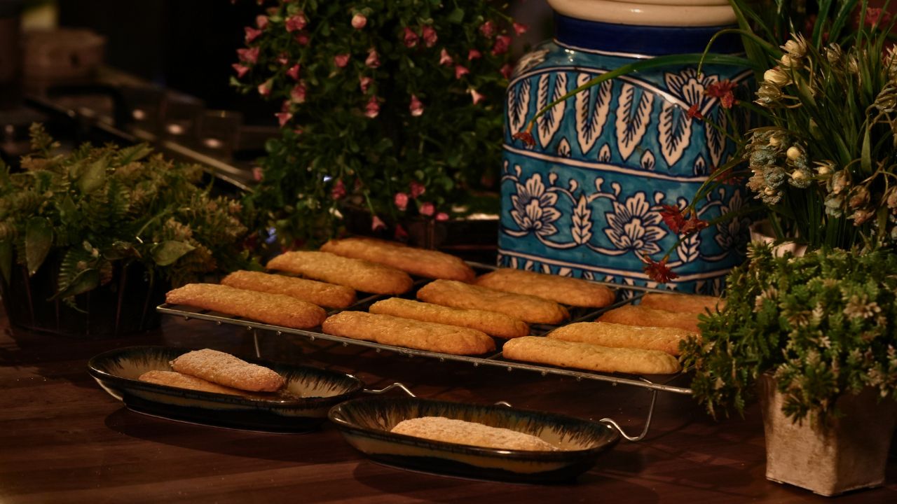Ladyfinger biscuits
